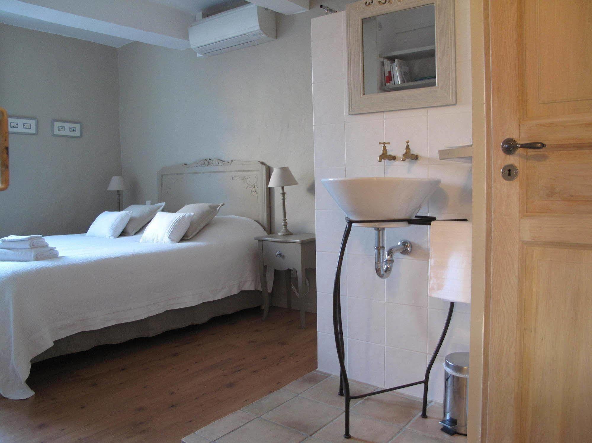 Hotel Le Mas de l'Olivier à Loriol-du-Comtat Extérieur photo